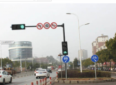 路口的9170官方金沙入口装多少数量才合理?